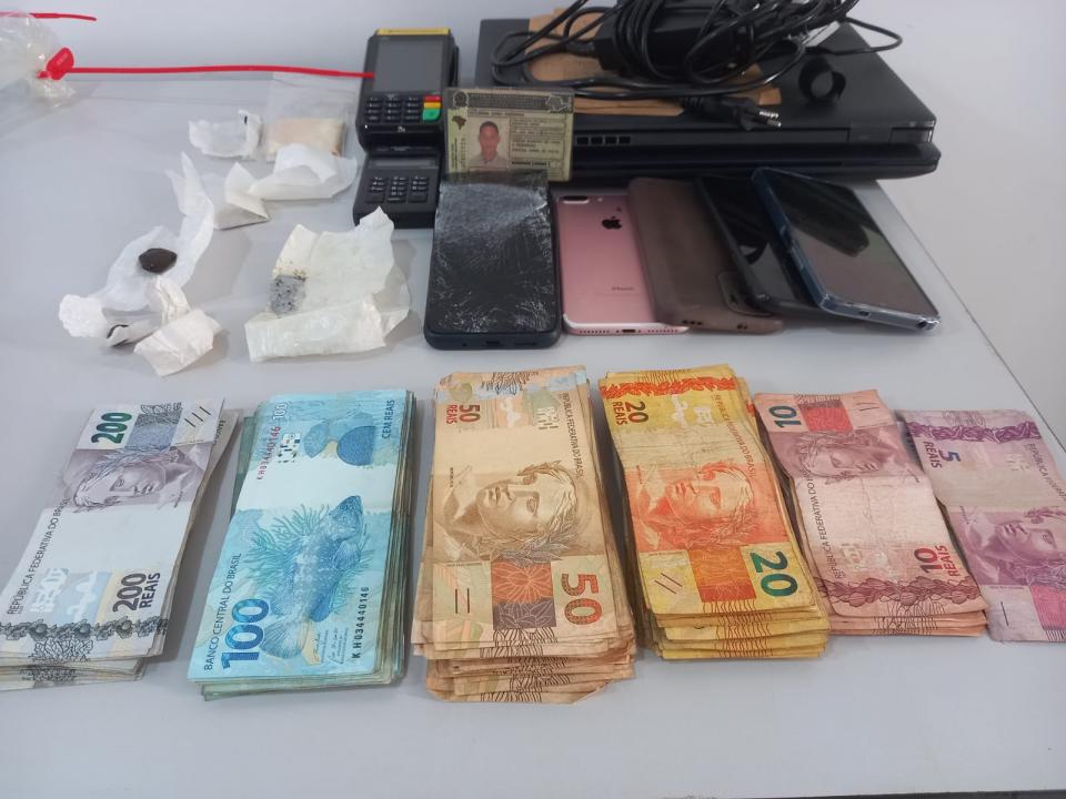 Foto 2 de 6 — Operação de combate ao tráfico apreende drogas e R$ 40 mil em Araraquara; cinco foram presos